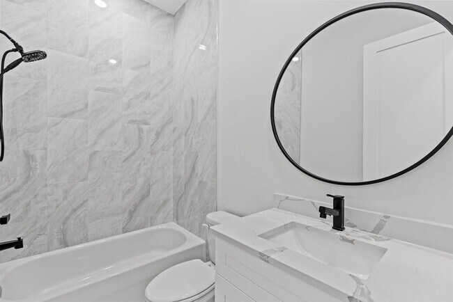 Building Photo - 555 Versailles Dr