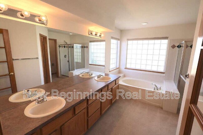 Building Photo - 4411 Hickory Hollow Dr