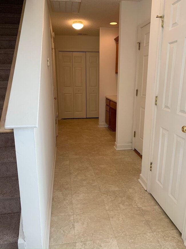 Building Photo - 115 Clusters Cir