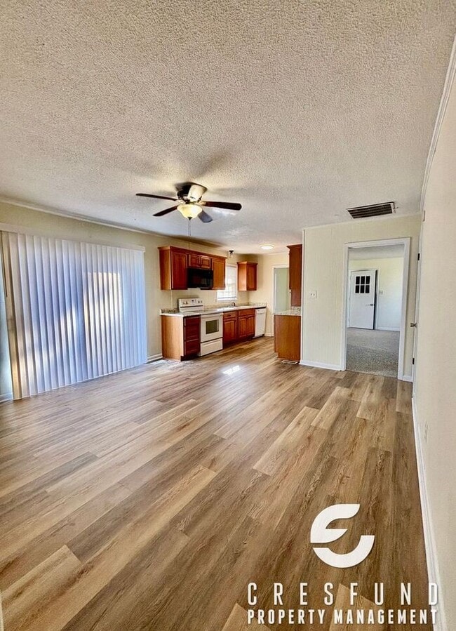 Building Photo - 3 BEDROOM AVAILABLE NOW - Minutes From Fort Bragg Yadkin Gate!