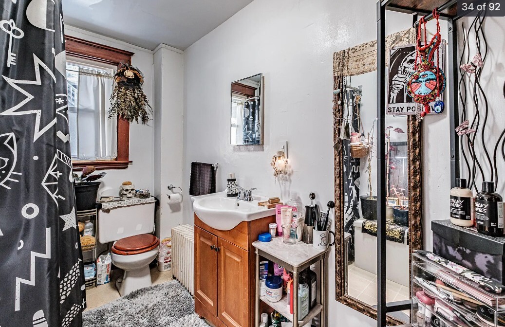 Bathroom - 163 Bridge St