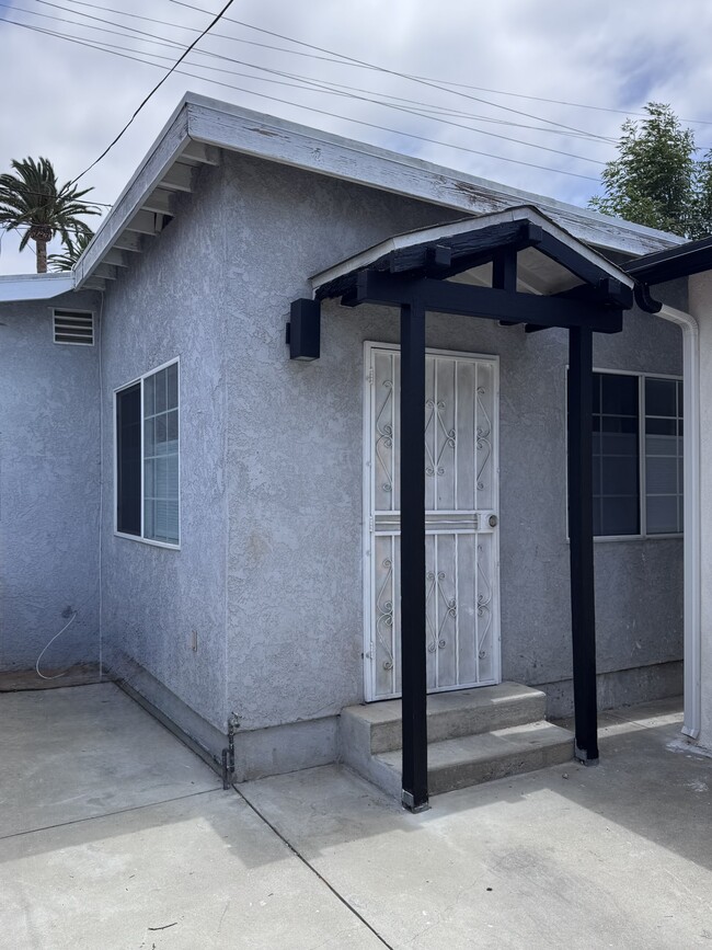 Building Photo - 2718 Alsace Ave