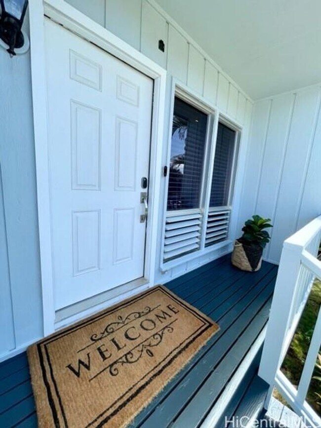 Building Photo - Split level townhome in Aiea! PET FRIENDLY!
