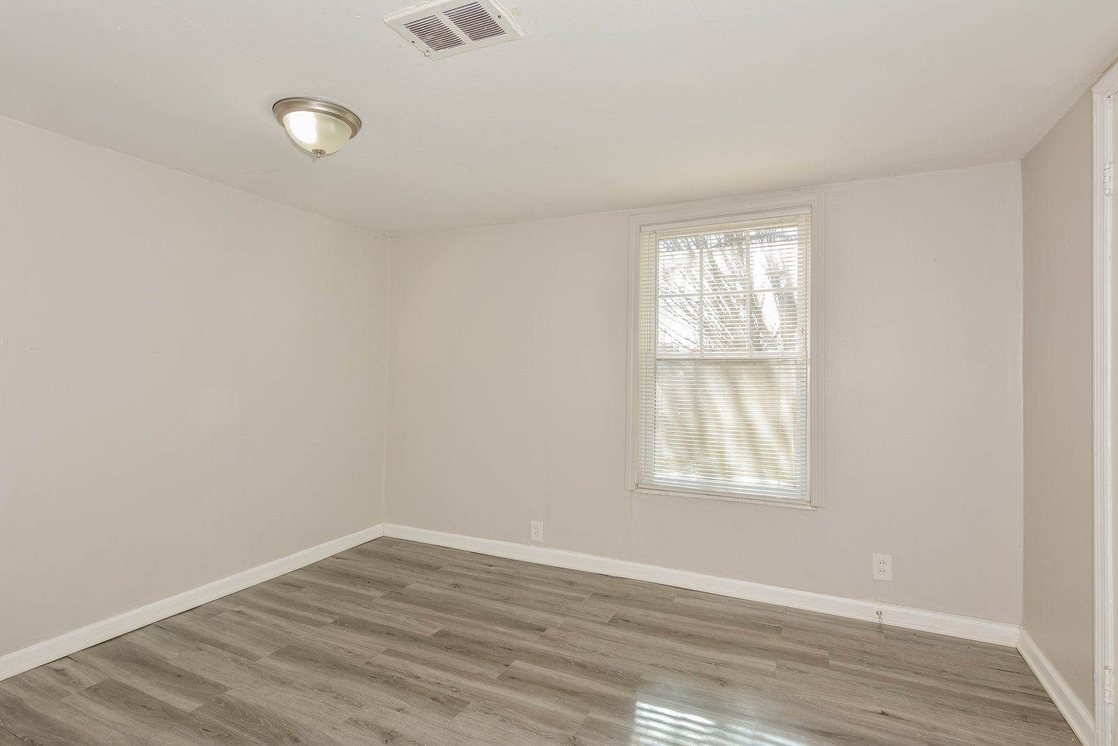 Building Photo - 710 Chambers Rd