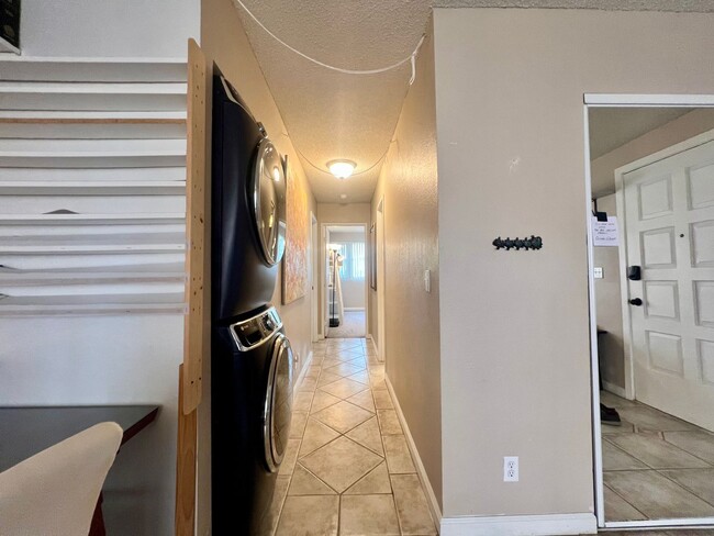 Building Photo - Furnished 2 Bedroom 2 Bathroom Condo with ...