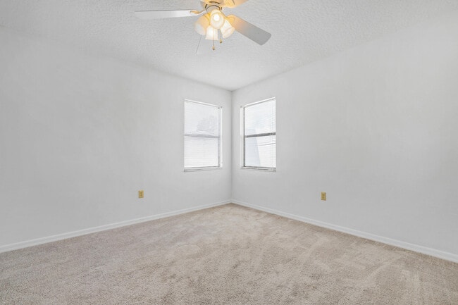 Building Photo - 809 Kara Cir