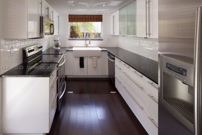 Building Photo - 5631 SW 58th Ct