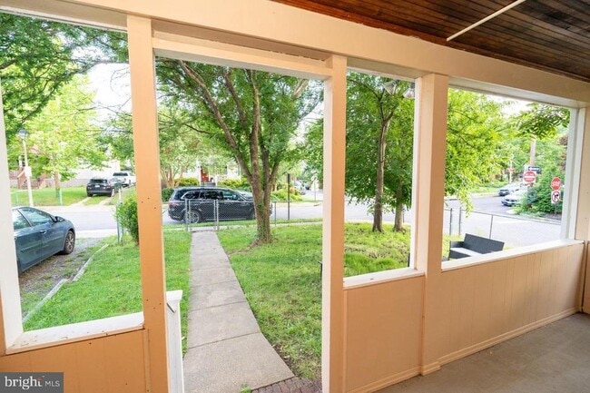 Building Photo - 1037 16th St S