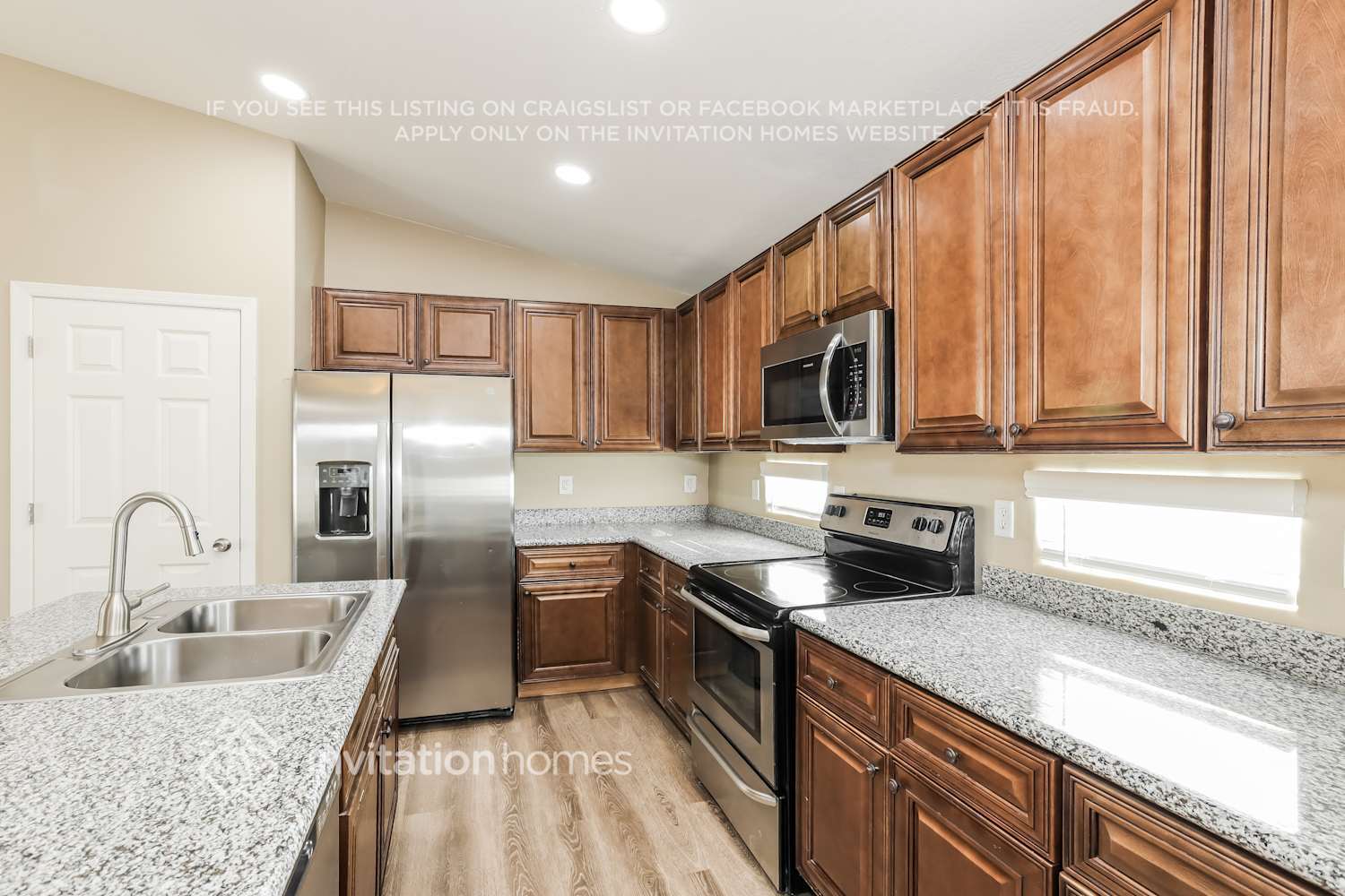 Building Photo - 2546 S 114th Ln