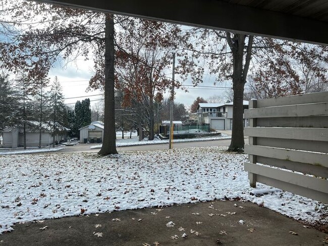 Building Photo - $1,300 | 2 Bedroom, 1 Bathroom Condo | Pet...