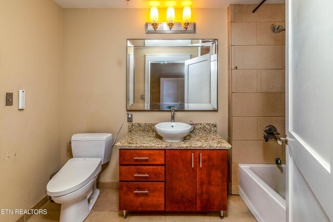 Building Photo - 400 W Church Ave