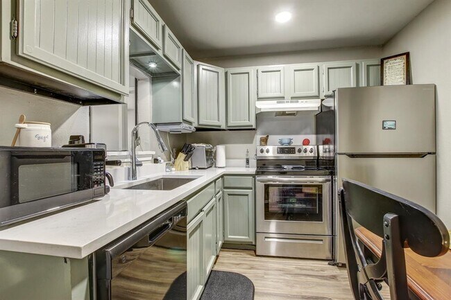 Building Photo - 1624 Aquarena Springs Dr