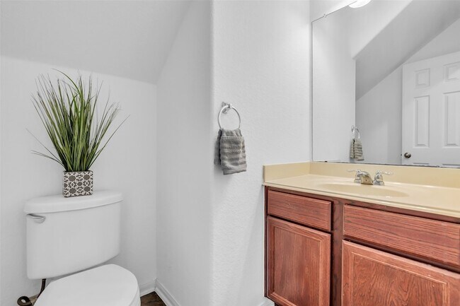 Building Photo - 16718 Warbler Dr