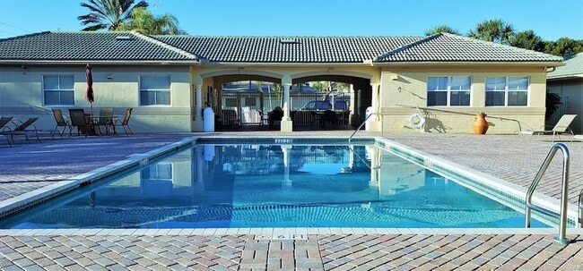 Building Photo - 2020 Greenview Shores Blvd