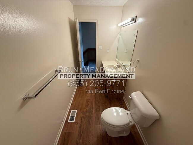 Building Photo - 1928 Meadowland Ln