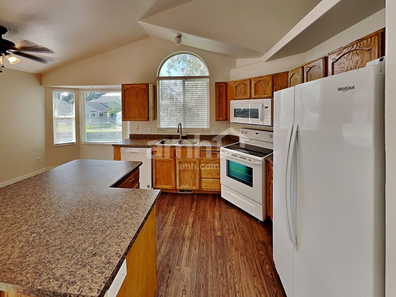 Building Photo - 6123 Van Gogh Cir