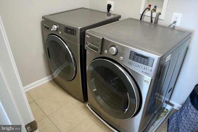 Building Photo - 2716 Lake Forest Dr