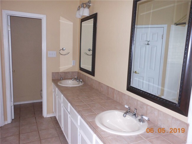 Building Photo - 1710 Foxfire Dr