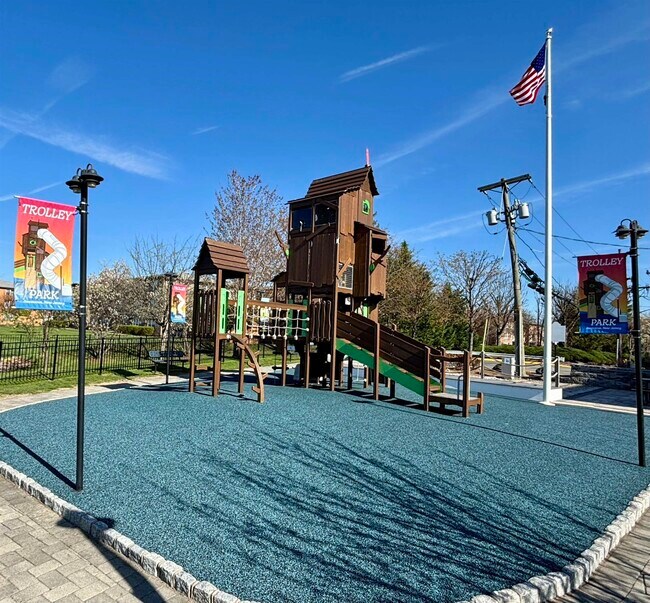 Building Photo - 25 MALLARD Pl