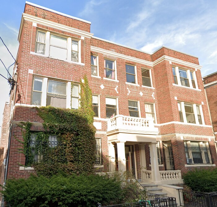 Building Photo - 240 Kelton St