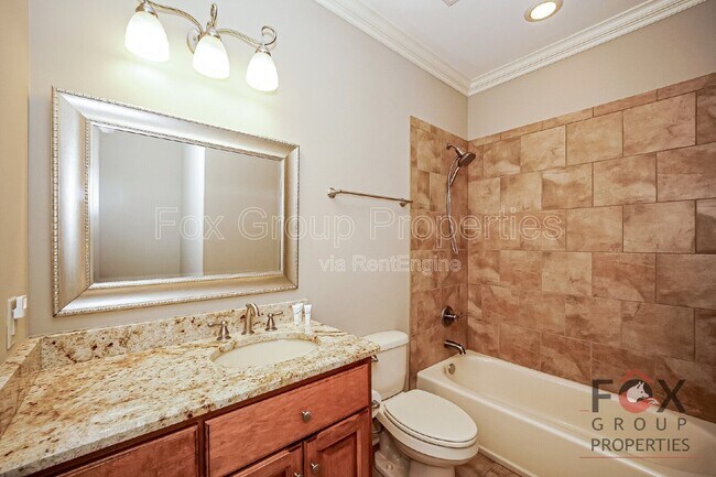 Building Photo - 143 Greenbay Rd