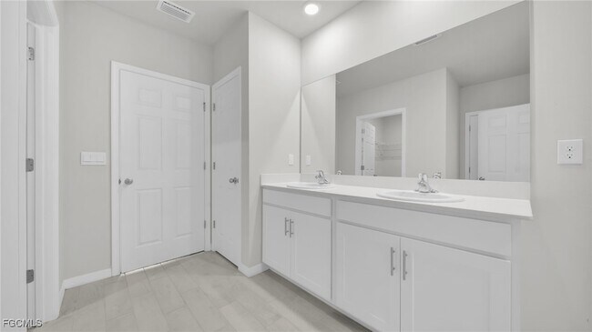 Building Photo - 1327 SE 16th Pl