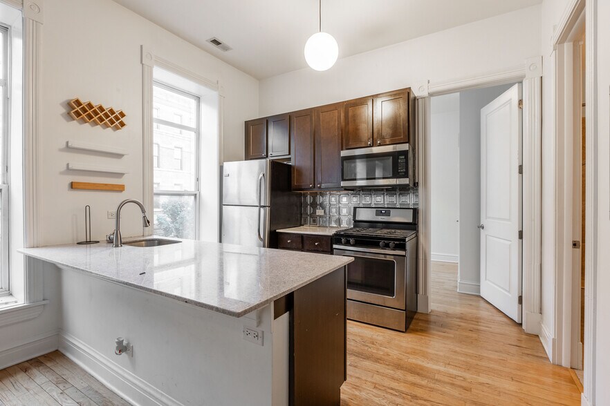 Building Photo - 1652 S Throop St