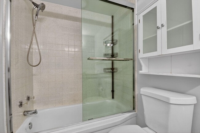 Building Photo - 15 S Golfview Rd