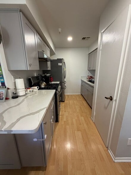 Building Photo - 10282 Tujunga Canyon Blvd