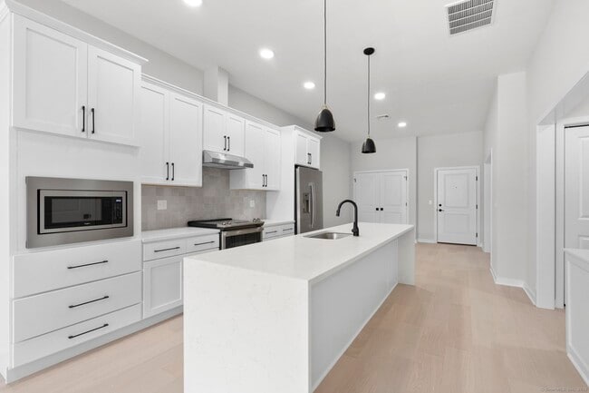 Building Photo - 9 John St