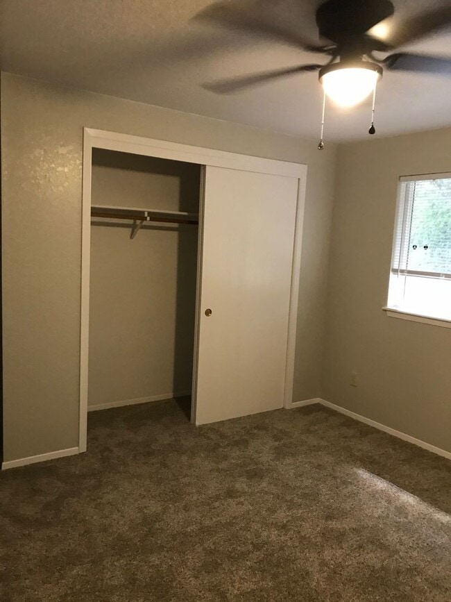 Building Photo - Updated 2 BR / 1.5 BA End Unit – Private Yard & Fresh Interior!