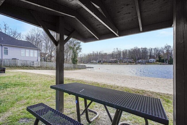 Building Photo - 306 Happy Creek Rd