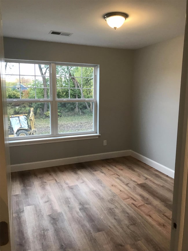 Building Photo - 2405 Rosa RoadRidge Manor Ct