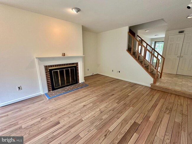 Building Photo - 560 Foxwood Ln