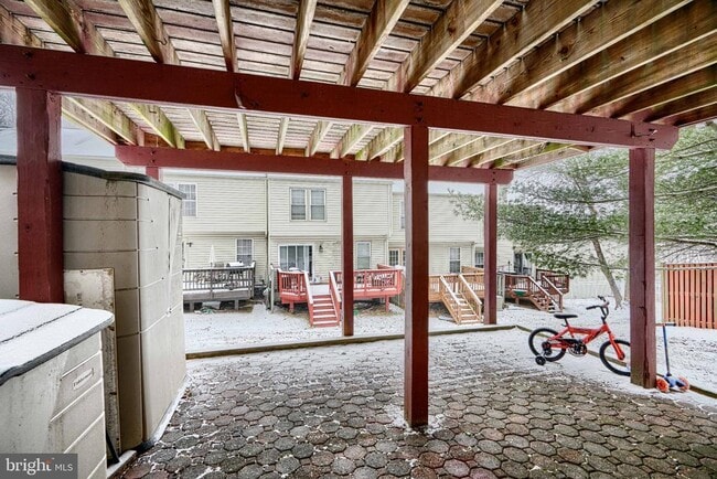 Building Photo - 10 Bluestem Ct