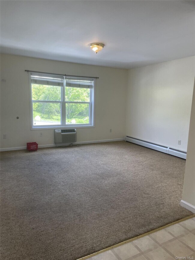 Building Photo - 696 South St