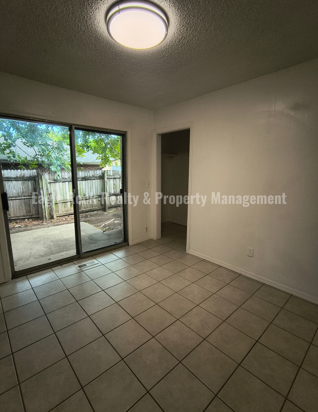 Building Photo - 4627 S 72nd E Pl