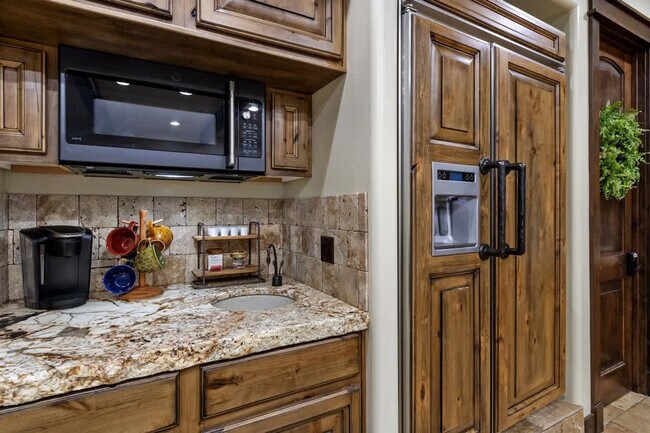 Building Photo - 5605 N Morpheus Pl