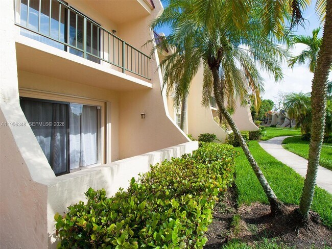 Building Photo - 13901 SW 90th Ave