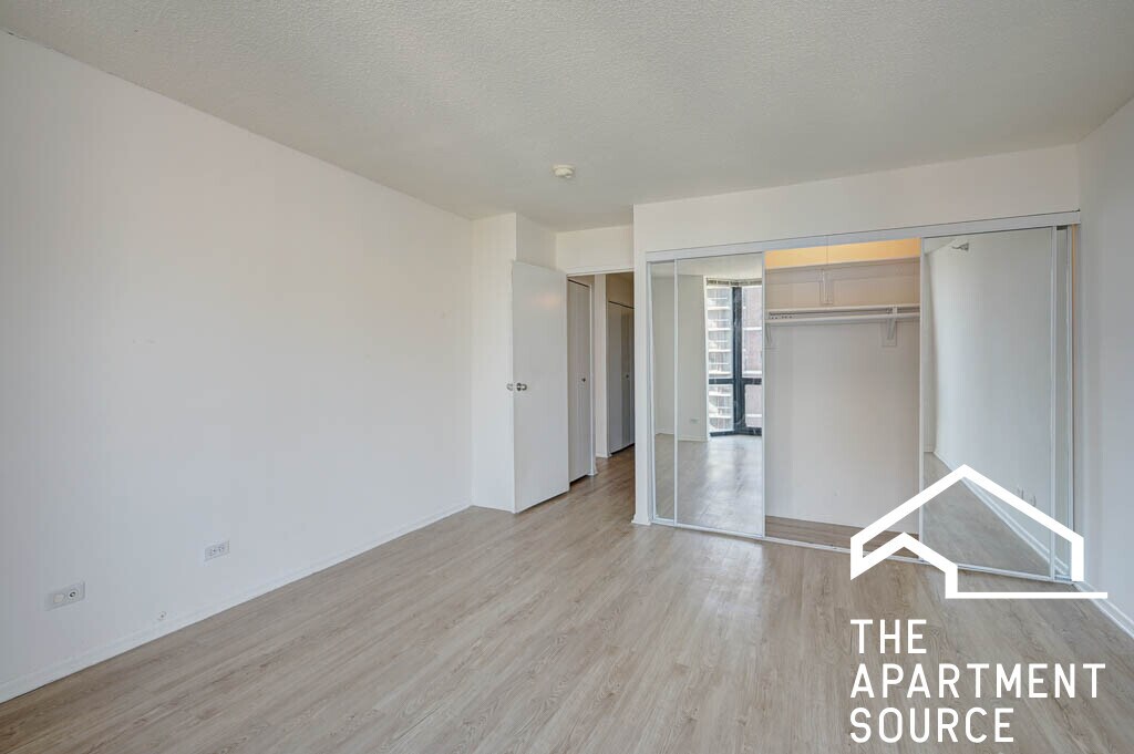 Building Photo - 1111 N Dearborn St