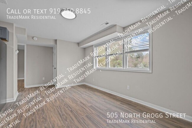 Building Photo - 505 N Grogg St