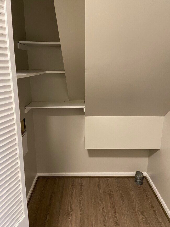 Building Photo - 1124 Theresa Ct