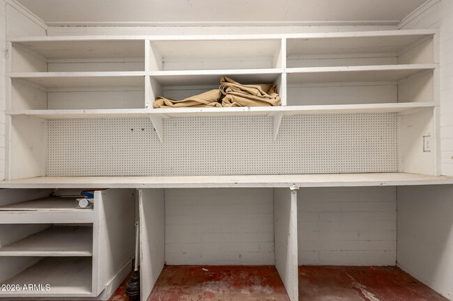 Building Photo - 105 E Manhatton Dr