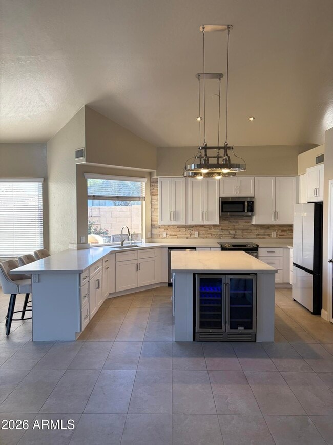 Building Photo - 768 E Irma Ln