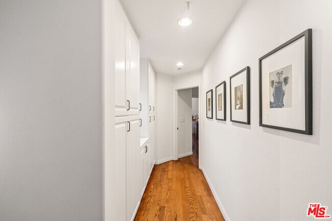 Building Photo - 6477 Zuma View Pl