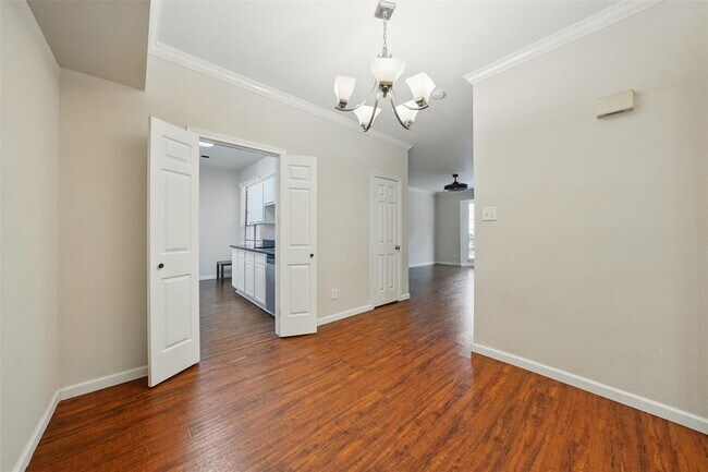 Building Photo - 2255 Braeswood Park Dr