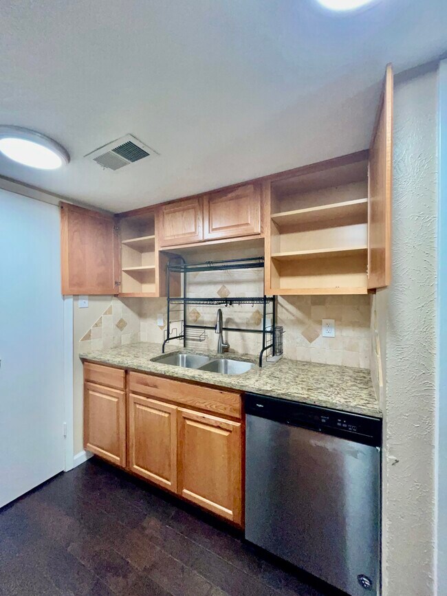 Building Photo - 919 S Weatherred Dr