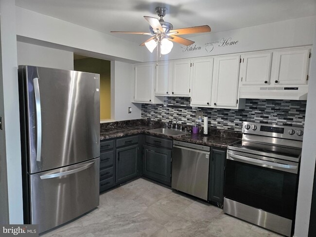 Building Photo - 2118 Cedar Barn Way