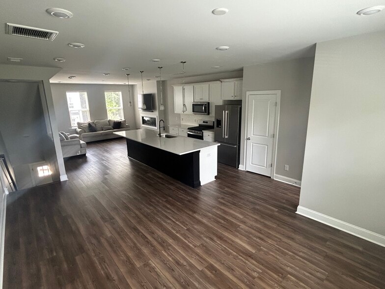 Building Photo - 1247 Tice Ln