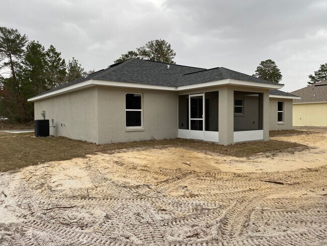 Building Photo - Custom Home - Desirable SW Ocala Neighborhood 3/2/2 - $250 off first months rent